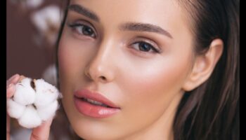 إشراقة سهلة: الحصول على بشرة متوهجة مع مكياج طبيعي