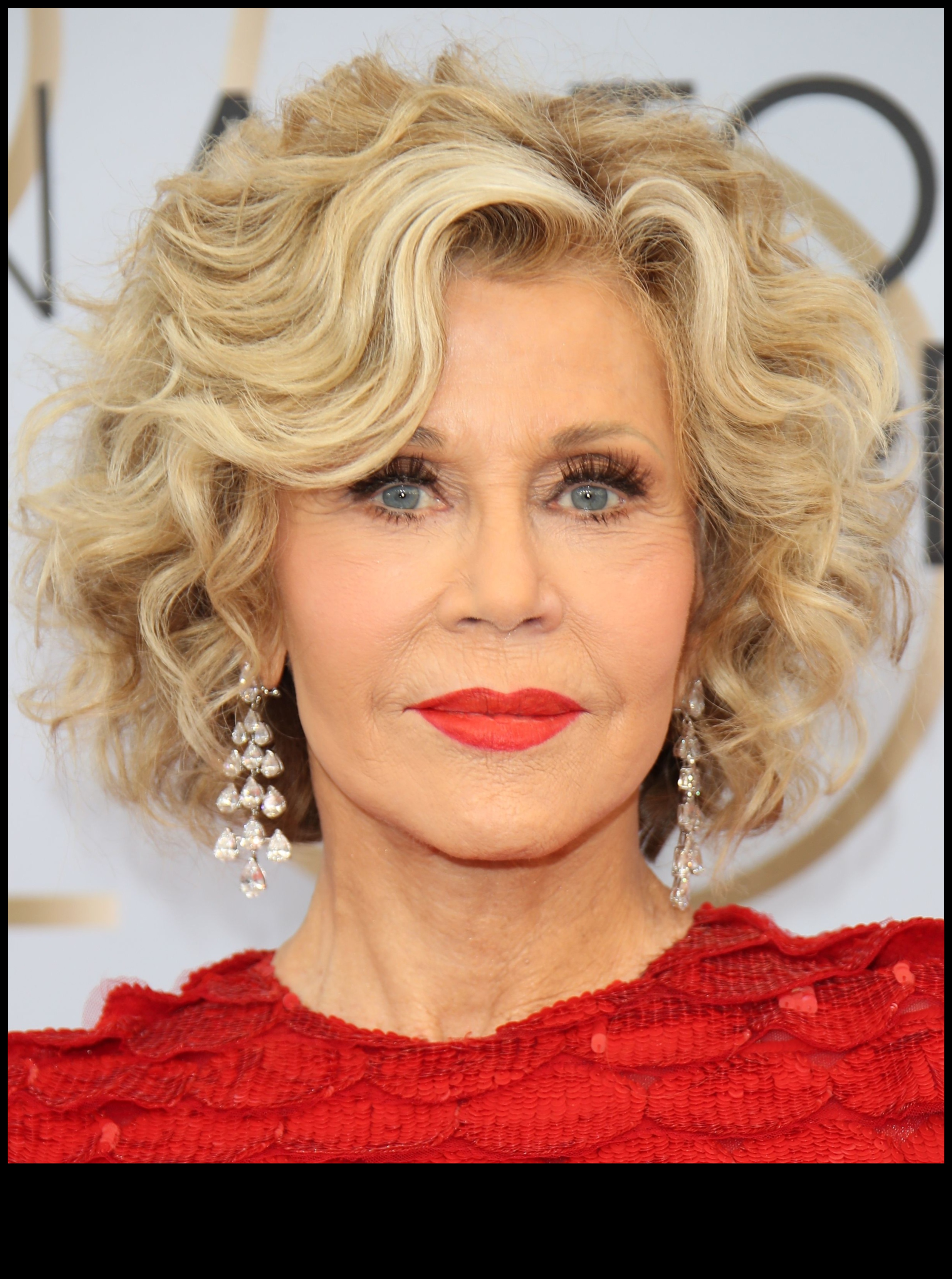 تسريحات الشعر المعتمدة من المشاهير التي تتحدى العمر