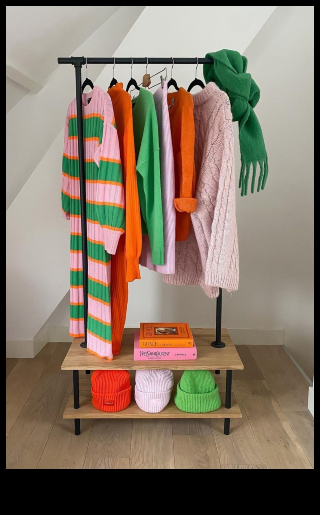 بساطتها تجتمع مع الحد الأقصى: العثور على الانسجام في الموضة المتطرفة