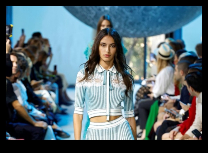 المدرج المشع خطوة إلى دائرة الضوء للتميز في الملابس 4 المدرج المشع: استمتع بأضواء التميز في الملابس