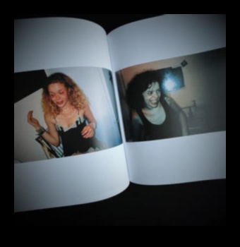 نقرات أنيقة: إتقان الاتجاهات الحديثة في تصوير الأزياء